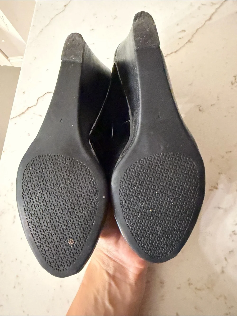 Tory Burch jade 85mm Black Patent Peep-Toe Pumps with Gold Logo Emblem